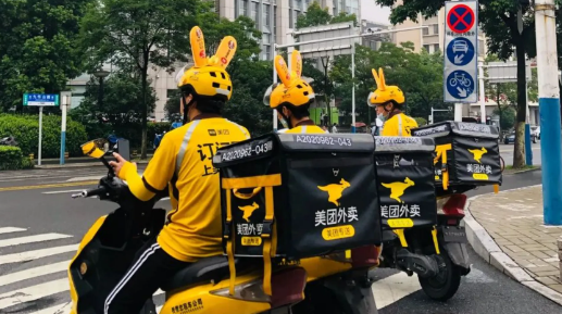 令人愤怒!女子电梯内遭外卖员掐脖子撞头,现在的人戾气为何如此之重?