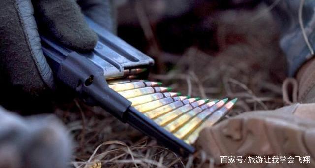 战场上,士兵如何给弹匣快速装填子弹?