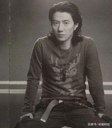 摇滚浪子郑钧与前妻爱恨18年,为何最后娶了被10万恶评淹没的刘芸?