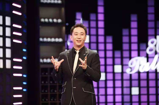 王自健的今晚80后脱口秀为什么总是拿上海交大做梗?