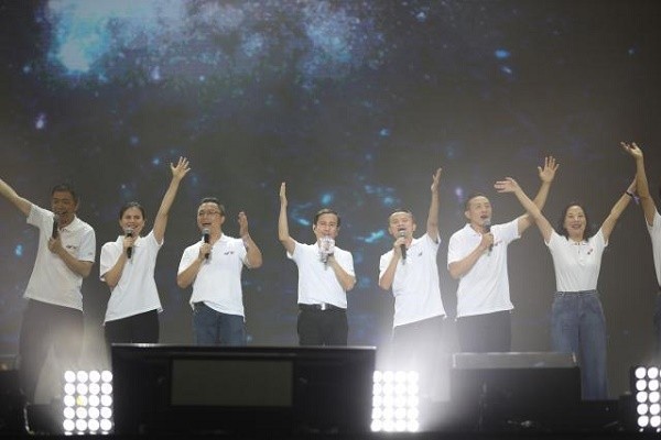 马云唱《怒放的生命》,是真的唱功进步,还是请了百万修音师?