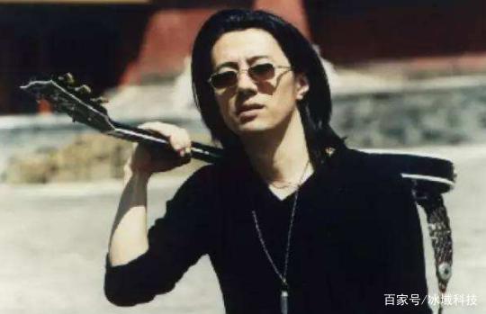 摇滚浪子郑钧与前妻爱恨18年,为何最后娶了被10万恶评淹没的刘芸?