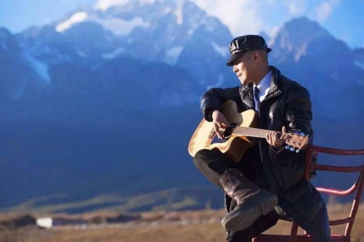 大冰曾经主持过哪个综艺节目?