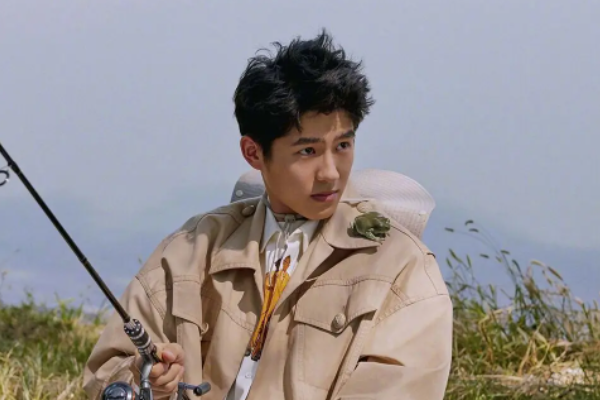 刘昊然现身欧阳娜娜艺术展,他们二人的关系如何?