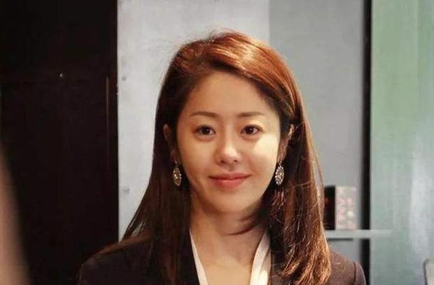 18岁就获得选美冠军,当红时嫁入豪门获15亿分手费,高贞贤如今怎样了?