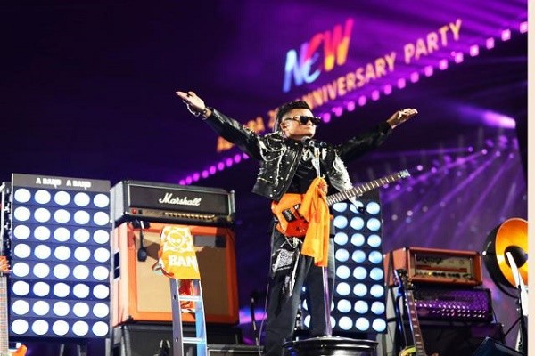 马云唱《怒放的生命》,是真的唱功进步,还是请了百万修音师?