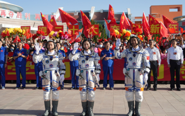 神十四3名航天员顺利进驻天和核心舱,他们与神十三的任务有何不同?