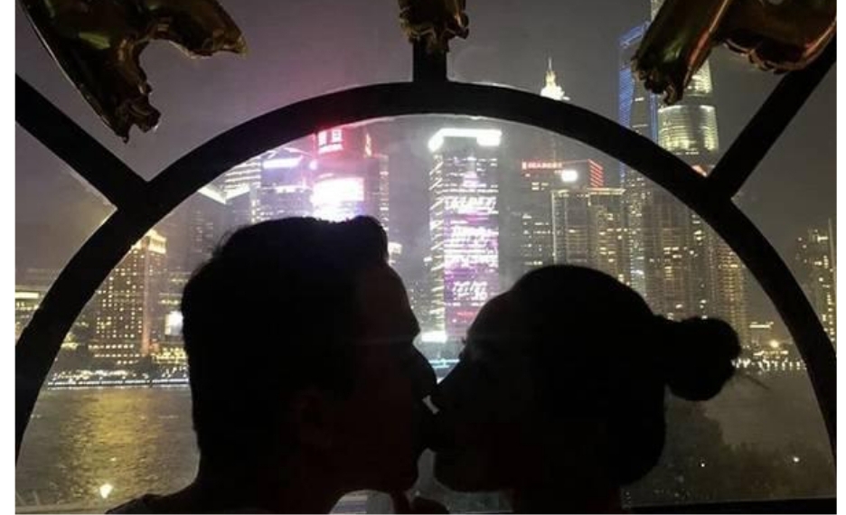 何猷启是首次公开女友照片吗?