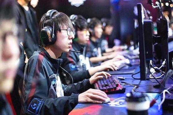 人气主播mlxg宣布停播,作为前职业选手的实力主播为何被大家声讨?