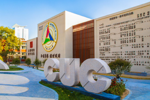 中传95后的硕士毕业竟去卖房，她为何会选择这个行业？