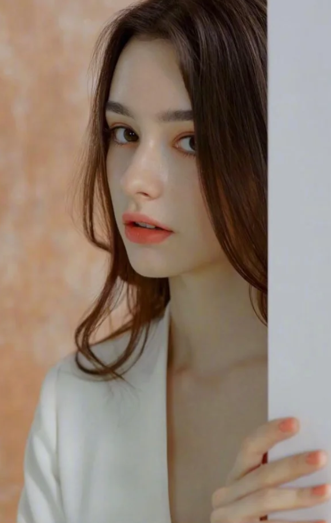 哈尔滨街头俄罗斯美女排成行,为何俄罗斯女人大量移居东北?