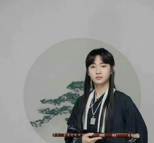 汪苏泷国风长发造型出炉，他的时尚表现力如何？