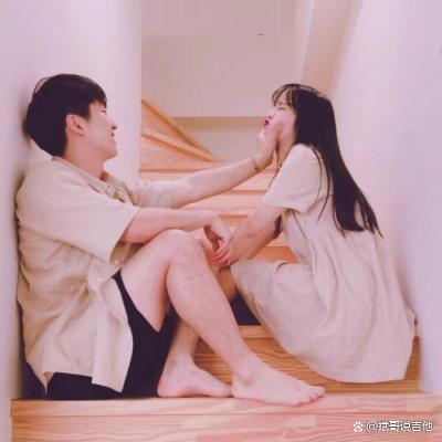 杭州男子情人节送女友一冰箱冰墩墩，你对这一幕有何感触？