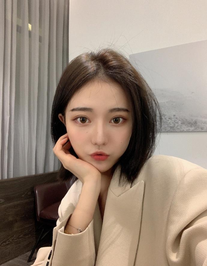 项思醒毕业旧照曝光，与现在相差甚远，整容可以给一个人带来多大改变？