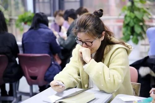 突然有点心疼小学老师了这个话题引发热议,学生的作业有多搞笑?