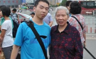 我妈有幽门螺杆菌，我老婆要分碗筷，该怎么办？