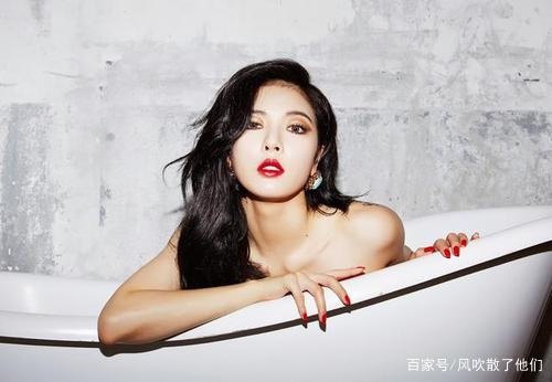 泫雅舞台上掀裙子托胸,举动令人瞠目结舌,这是艺术吗?