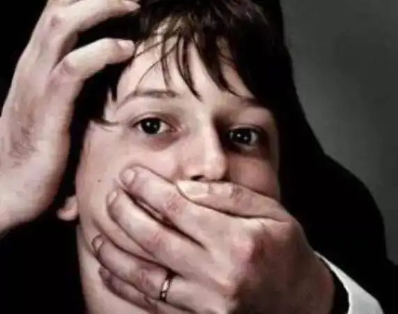 “疯狂英语”李阳否认“家暴”女儿，假如遇到家暴如何保护自己？