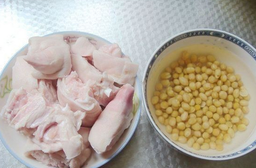 猪脚炖什么可以补血