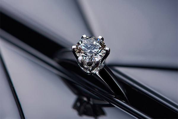 女孩子戴什么首饰会比较好一些呢？