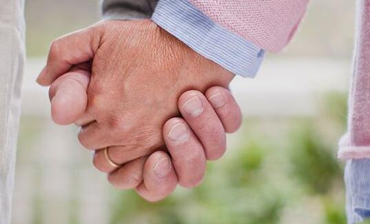 代表建议关注农村未婚男青年诉求，如何才能解决农村未婚男青年的个人问题？