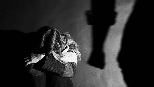 “疯狂英语”李阳否认“家暴”女儿，假如遇到家暴如何保护自己？