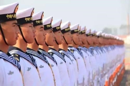 七旬老海军深海区救起女孩,刻在骨子里的军魂到底能存续多久?