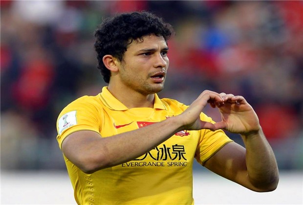 艾克森国足首球登热搜，如何评价艾克森的国足首秀？