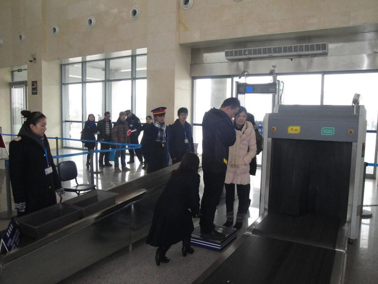 嫌托运贵4名男子当场吃完60斤橘子,你还见过哪些现实版“人在囧途”?