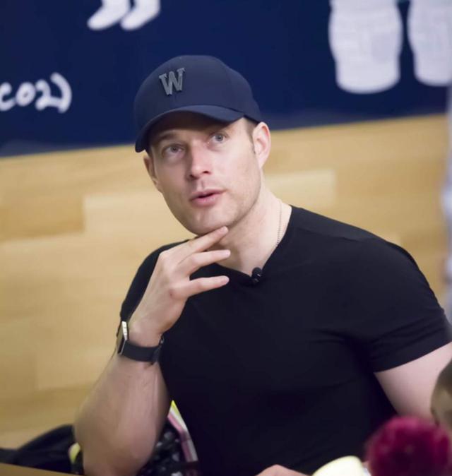 吴奇隆和马雅舒离婚原因是1年见不到5次,对于聚少离多的婚姻,你怎么看?