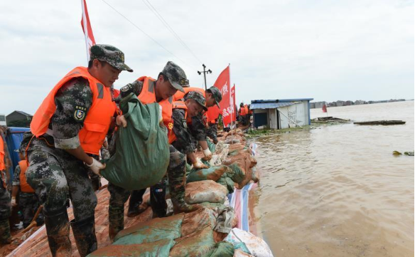 鄱阳湖沿线数千官兵抗洪抢险，部队抗洪抢险存在哪些风险？