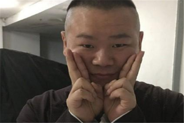 岳云鹏晒手写信庆结婚10周年，你觉得他的婚姻状况怎么样？