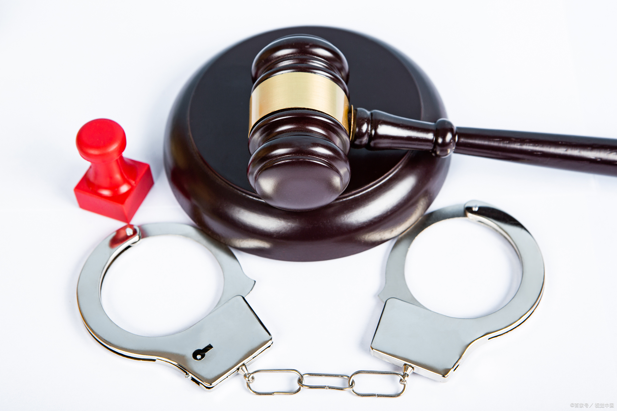 重庆一小偷被抓时在看刑法学讲义，还划了重点，他学法的初衷是什么？