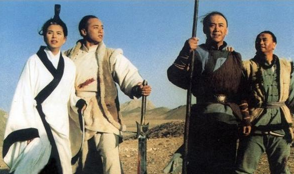 电影《火烧红莲寺》中问题？