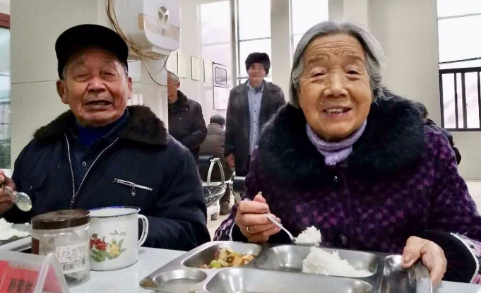 老人病房内被殴打致死，凶手是谁？