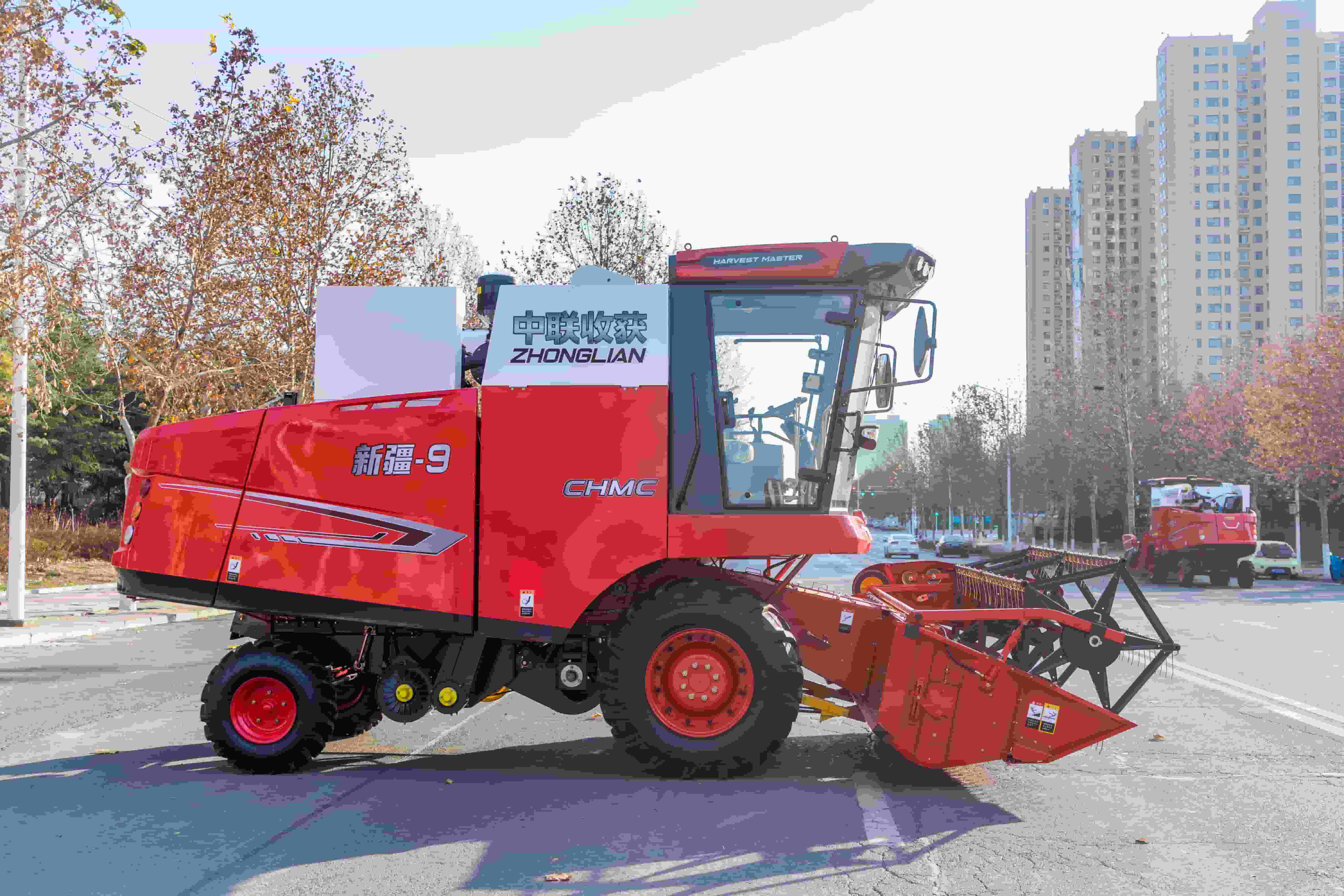 玉米收割机大概要多少钱？