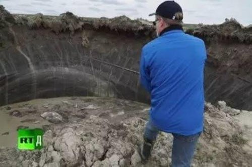 西伯利亚出现的巨大天坑是怎样形成的？