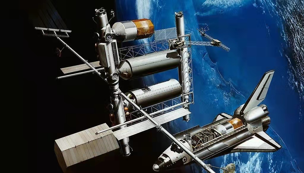 叶光富在太空中玩华容道,空间站还有哪些惊喜的我们不知道的?