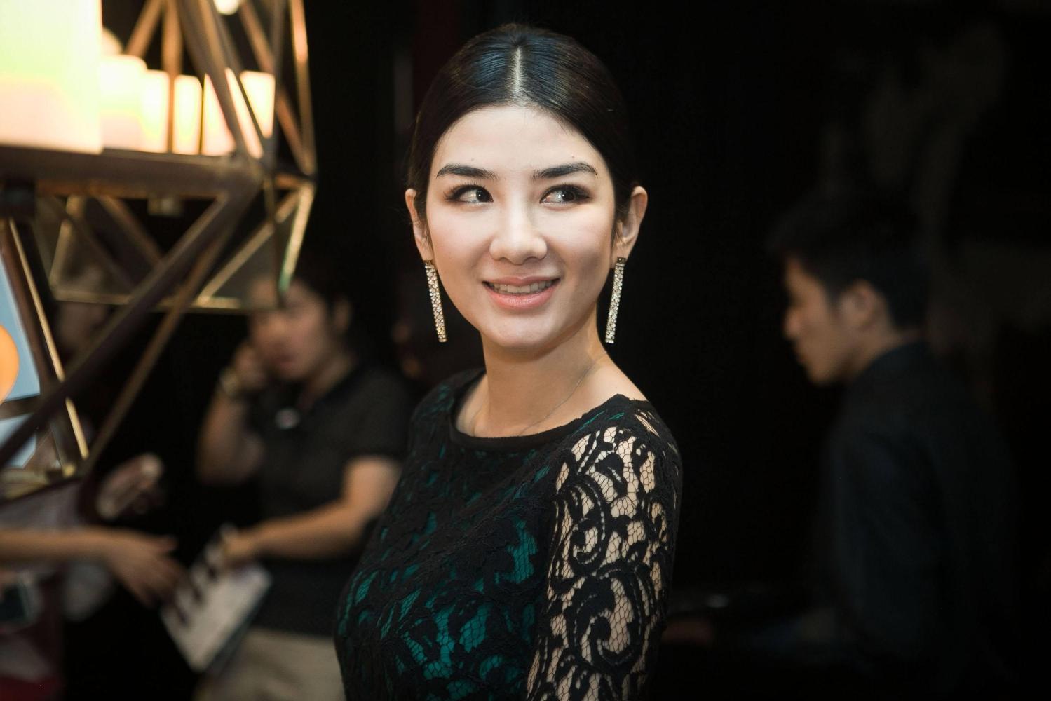 黄奕发文表示新年愿望是“上对花轿嫁对郎”，网友有何评价？