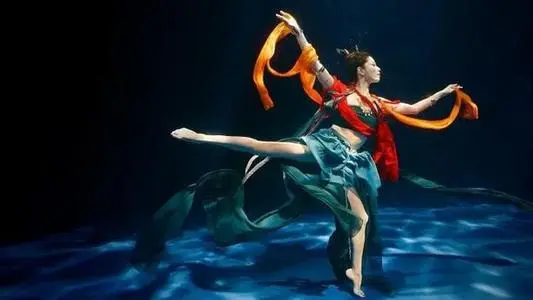 揭秘水下舞蹈《洛神水赋》，演员表示需50秒换一次气，你如何评价此节目？