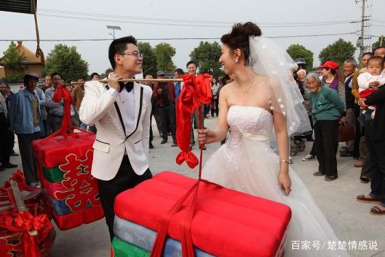 婚礼现场，新娘索要五万的下车礼，男子拒绝结婚让她现在就走，后来如何？