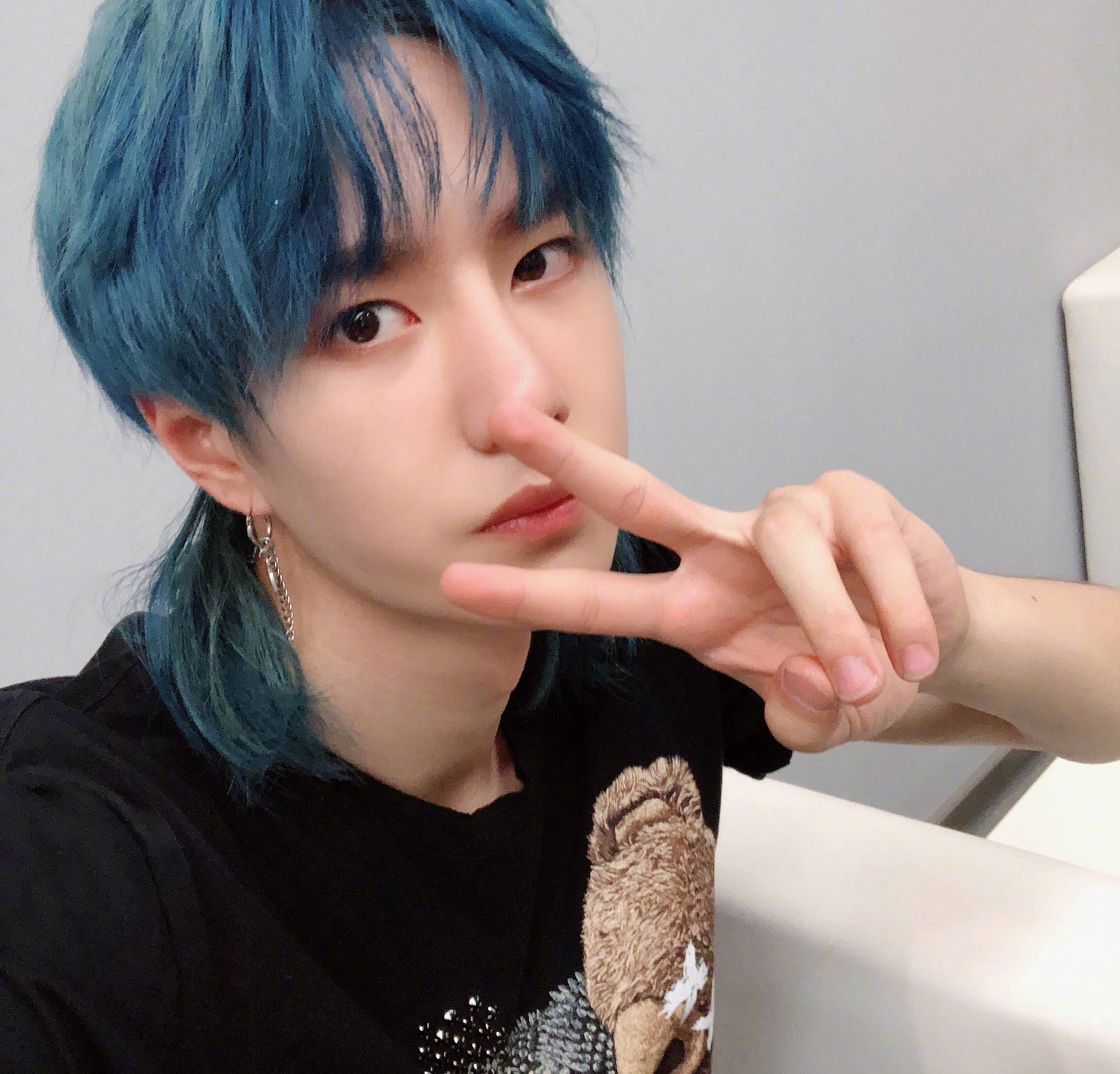 王一博做核磁共振，背影都令人心疼，他到底怎么了？