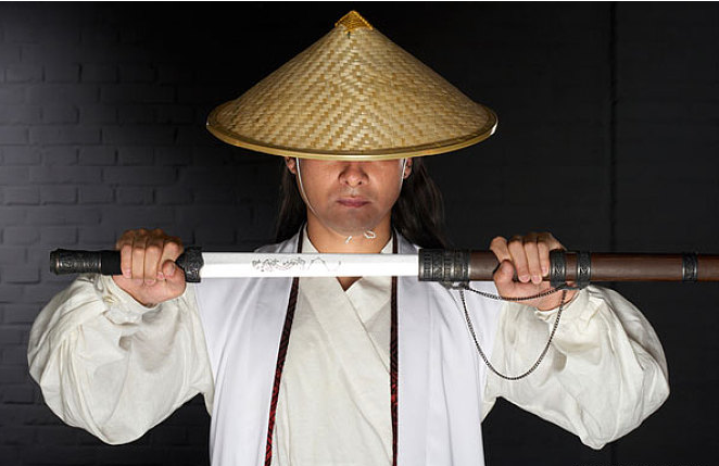 练习数十年的传统武术大师如果输给只练了几年的散打搏击手，心态会是什么样？