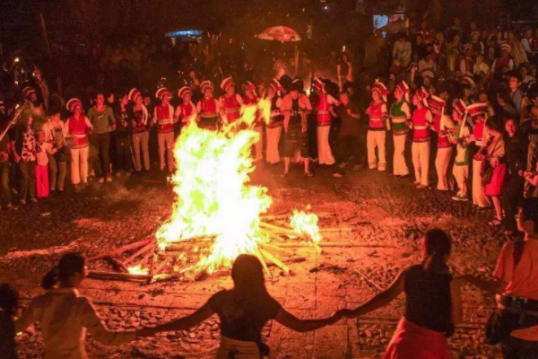 彝族火把节放的都是什么歌？