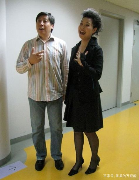 李双江娇妻梦鸽生图曝光，身材臃肿与之前贵妇模样差太多，你怎么看？