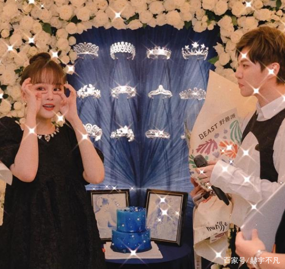 赵本山的女儿被求婚成功，穿黑裙似小公主，你觉得她美丽吗？