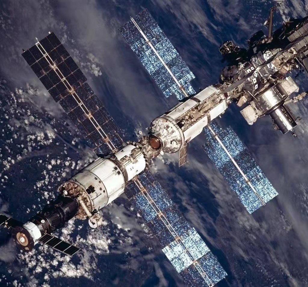 叶光富在太空中玩华容道,空间站还有哪些惊喜的我们不知道的?