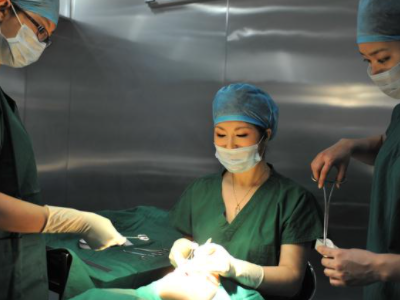 三亚一女子接受整容手术后不幸离世,医院应该承担责任吗?