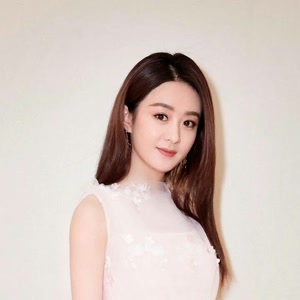 继风波后赵丽颖停工陪儿子逛商场，演员陪伴家人的时间有多稀缺？