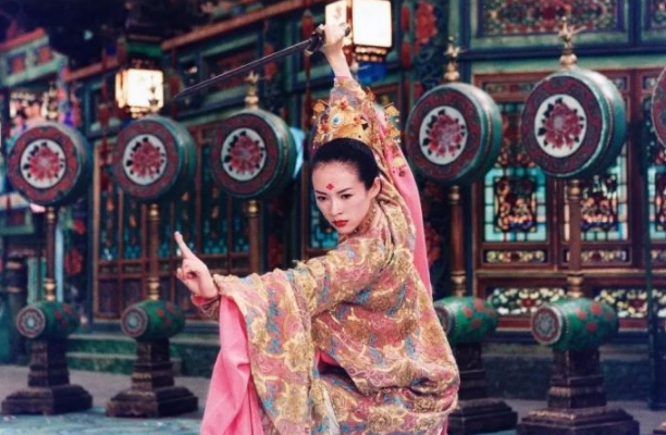 章子怡和金城武在十面埋伏的激情戏（脱衣服的那段）是替身还是真人？